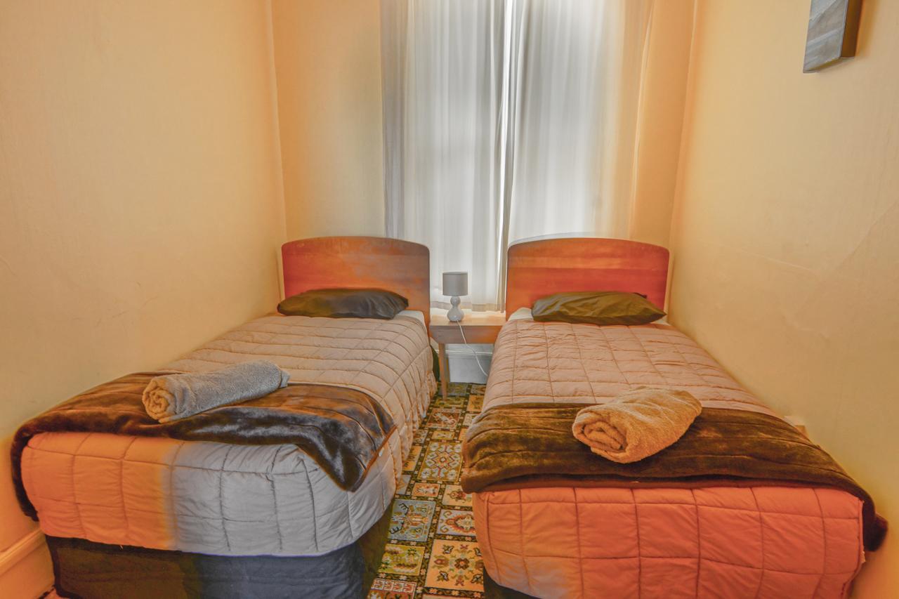 Empire Hotel Backpackers Оамару Екстер'єр фото