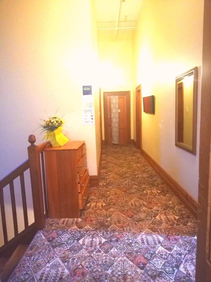 Empire Hotel Backpackers Оамару Екстер'єр фото