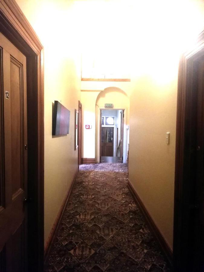 Empire Hotel Backpackers Оамару Екстер'єр фото